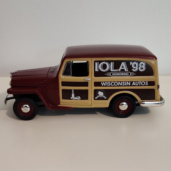 Liberty Classics 1953 Jeep-Willys panel delivery van locking coin bank, EUC - Picture 2 of 8